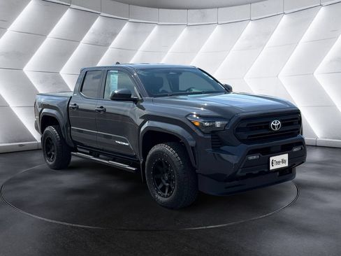 Used 2025 Toyota Tacoma SR5 AWD/4WD image 7