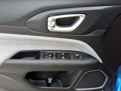 Used 2023 Jeep Compass Latitude w/ Convenience Group image 9