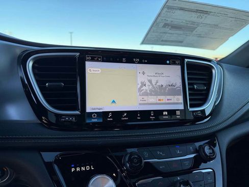 New 2026 Chrysler Pacifica Limited image 32