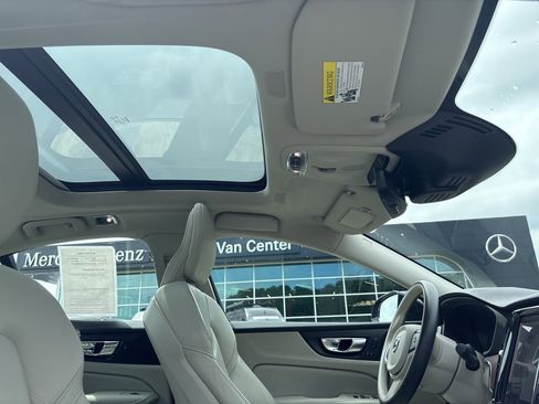 Used 2022 Volvo S60 T8 R-Design Expression w/ Advanced Package image 32