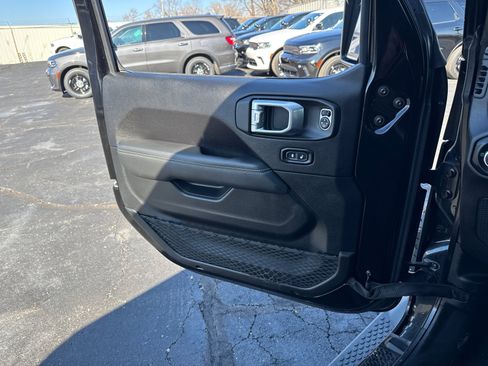 Used 2020 Jeep Wrangler Unlimited Sahara w/ Uconnect 4C Nav & Sound Group image 18