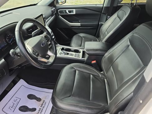 Used 2022 Ford Explorer XLT w/ Equipment Group 202A RWD image 13