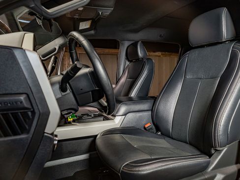 Used 2022 Ford F250 Lariat w/ Tremor Off-Road Package image 19