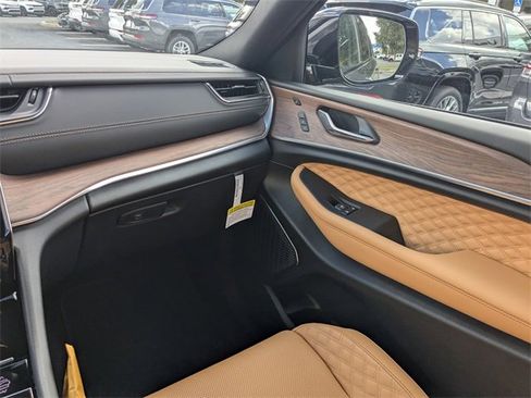 New 2025 Jeep Grand Cherokee L Summit image 17