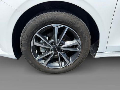 Used 2024 Kia Forte LXS FWD image 9
