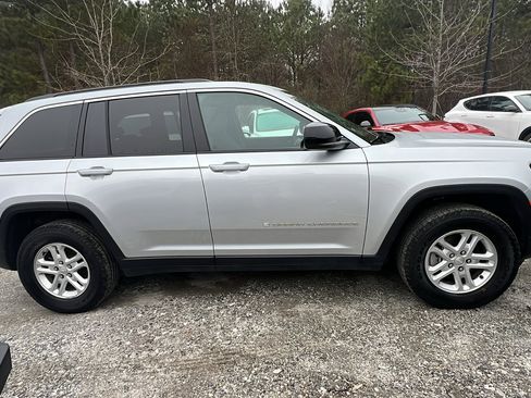 Used 2024 Jeep Grand Cherokee Laredo w/ Trailer Tow Package image 7