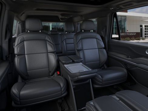 New 2025 Lincoln Navigator L Reserve AWD/4WD image 11
