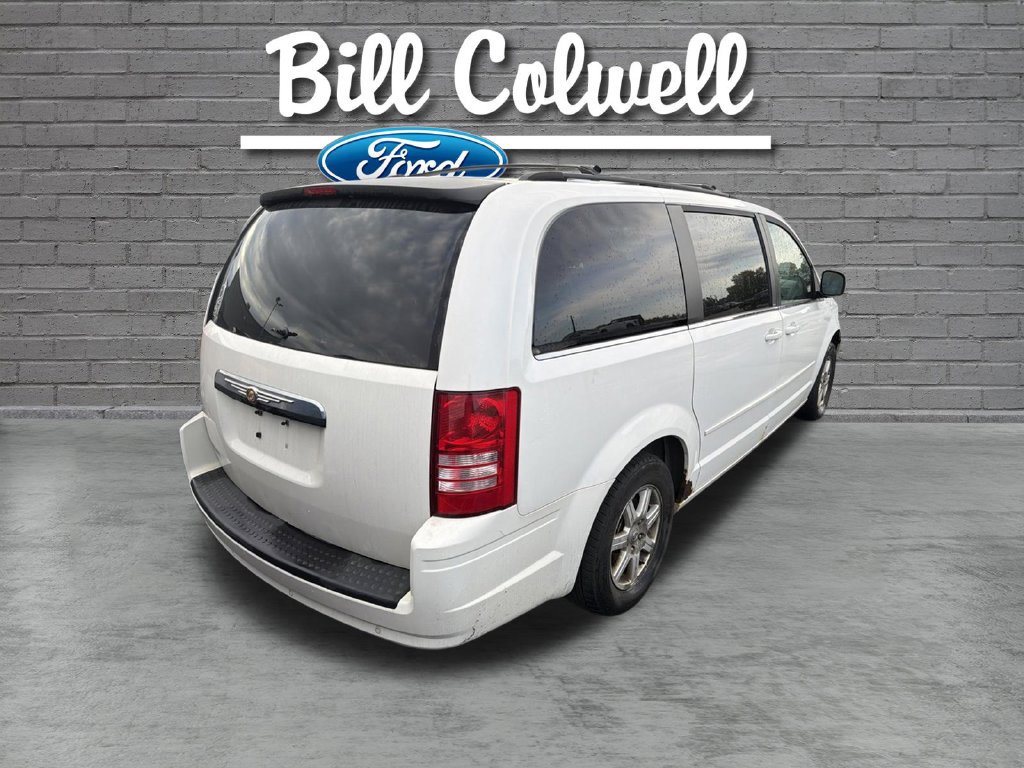 Used 2008 Chrysler Town & Country Touring FWD image 5