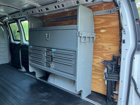 Used 2013 Chevrolet Express 3500 Extended image 17