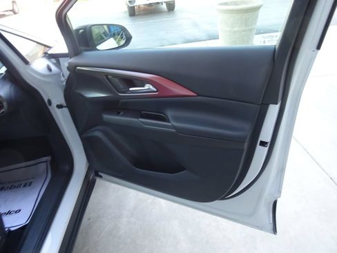 Certified 2024 Chevrolet Equinox EV RS FWD image 29