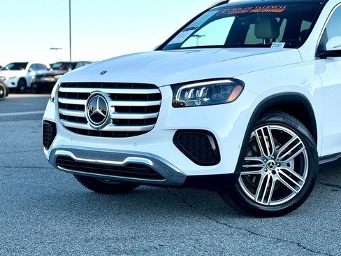 Used 2025 Mercedes-Benz GLS 450 4MATIC image 3