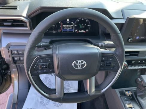 Used 2025 Toyota Tacoma TRD Sport AWD/4WD image 11