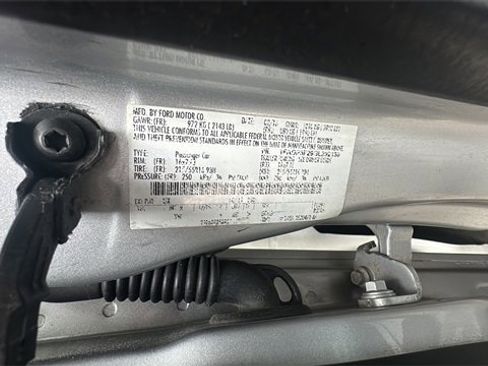 Used 2016 Ford Focus SE w/ SE Cold Weather Package image 33