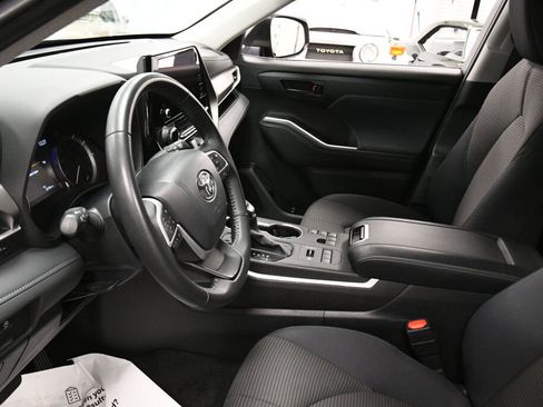 Certified 2024 Toyota Corolla Cross LE image 18