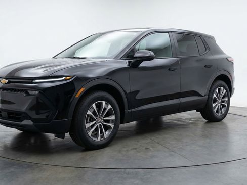 Used 2025 Chevrolet Equinox LT image 3