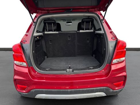 Used 2020 Chevrolet Trax LT w/ LT Convenience Package image 24