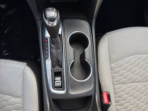 Used 2021 Chevrolet Equinox LS image 21