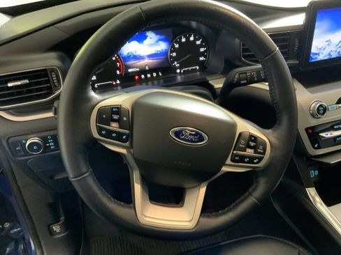 Used 2022 Ford Explorer XLT w/ Equipment Group 202A AWD/4WD image 16