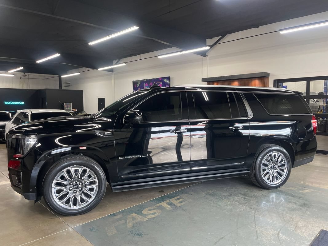 Used 2023 GMC Yukon XL Denali Ultimate AWD/4WD image 4