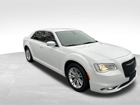 Used 2021 Chrysler 300 Touring L image 8