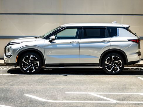 Used 2024 Mitsubishi Outlander SE AWD/4WD image 4