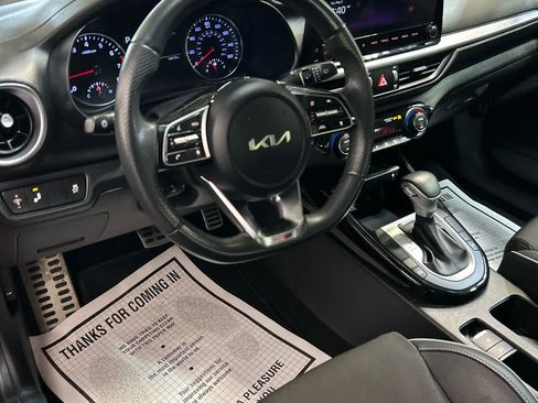 Used 2023 Kia Forte GT-Line w/ GT-Line Premium Package FWD image 9