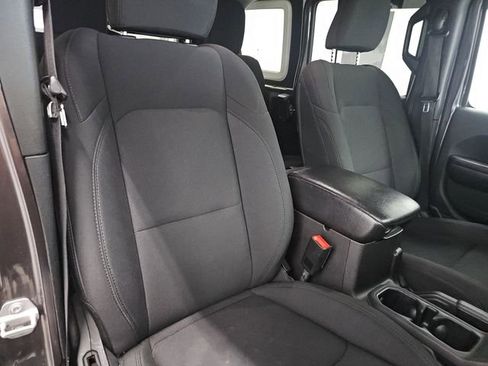Used 2018 Jeep Wrangler Unlimited Sport S AWD/4WD image 28