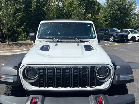 Used 2025 Jeep Wrangler Unlimited Rubicon AWD/4WD image 2