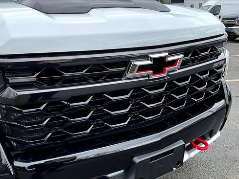 Used 2024 Chevrolet Silverado 1500 ZR2 w/ Technology Package AWD/4WD image 24