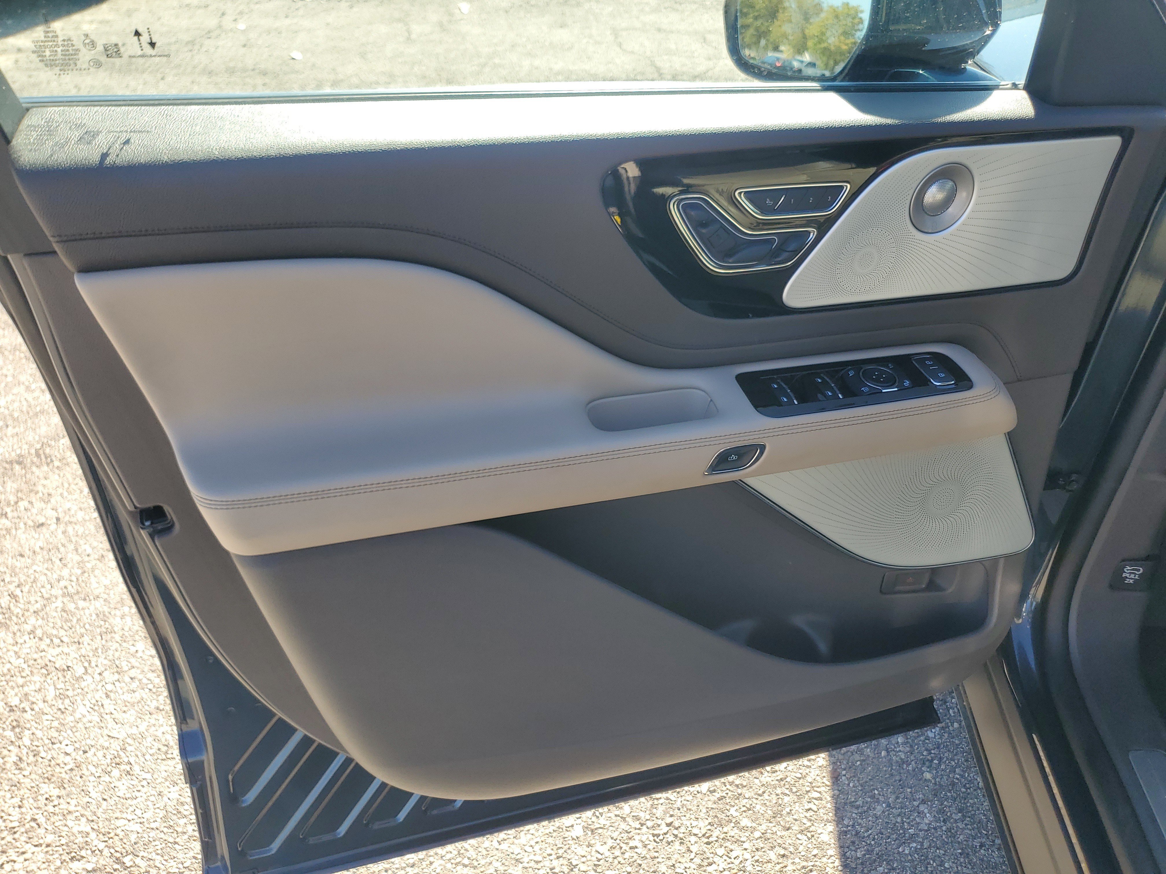 Used 2024 Lincoln Aviator Reserve w/ Equipment Group 201A AWD/4WD image 10