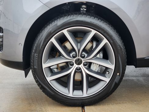 New 2026 Land Rover Range Rover SE image 10