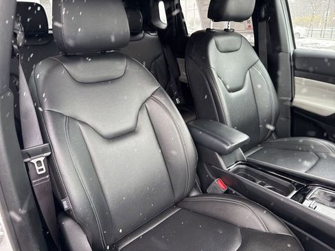 Used 2025 Jeep Compass Limited image 24