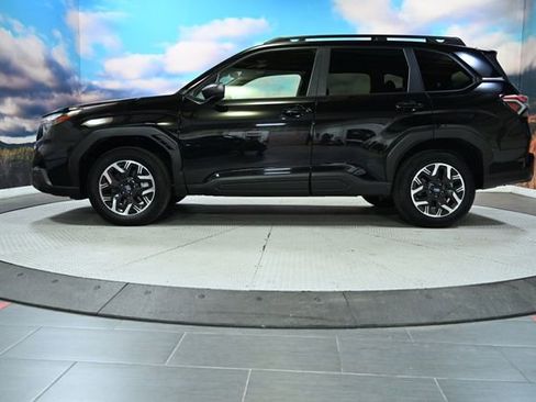 Used 2025 Subaru Forester Premium AWD/4WD image 5