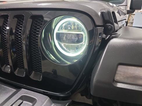Used 2022 Jeep Wrangler Sport AWD/4WD image 32