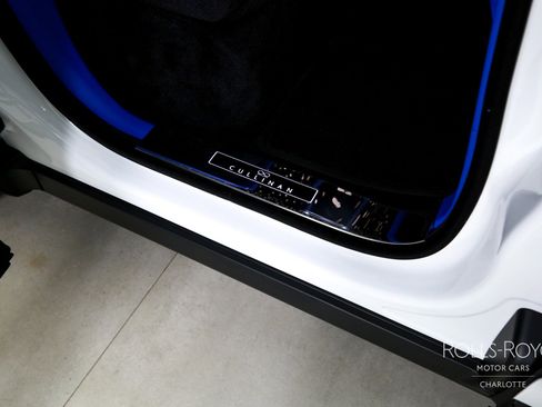 Used 2024 Rolls-Royce Cullinan Black Badge image 34