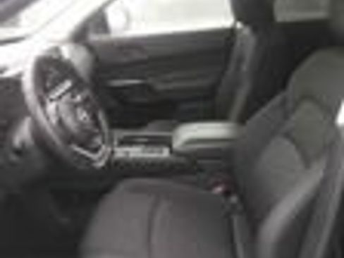 Used 2025 Nissan Pathfinder SV FWD image 17