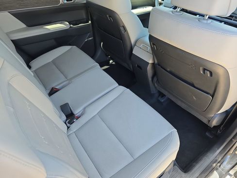 Used 2025 Hyundai Santa Fe Limited FWD image 11