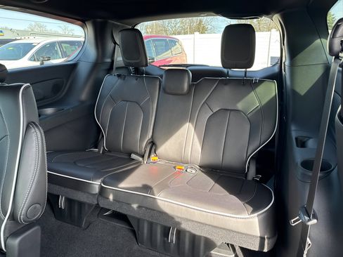 New 2026 Chrysler Pacifica Limited FWD image 6