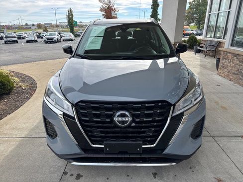 Used 2023 Nissan Kicks SV image 3