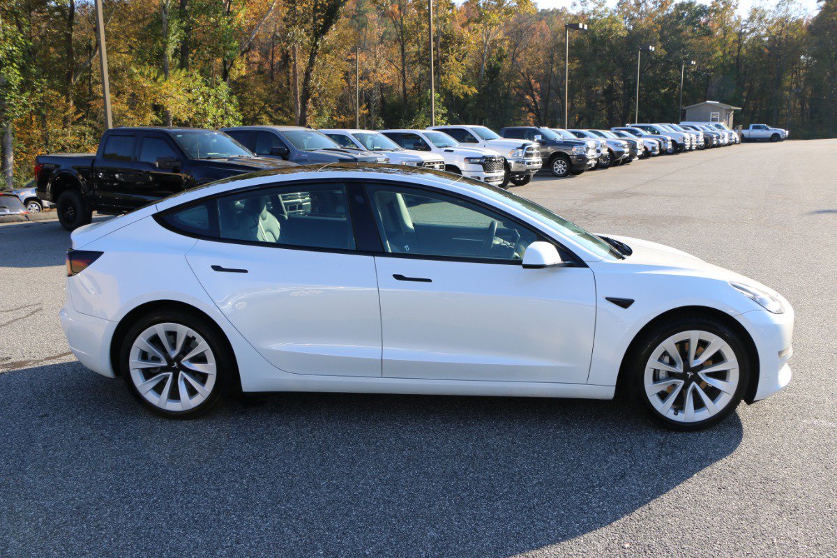 Used 2023 Tesla Model 3 Standard Range RWD image 9