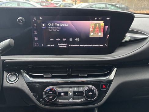 Used 2025 Buick Envista Sport Touring image 18