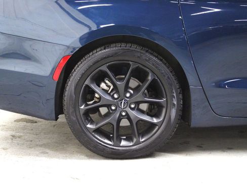 Used 2025 Chrysler Pacifica Limited image 43