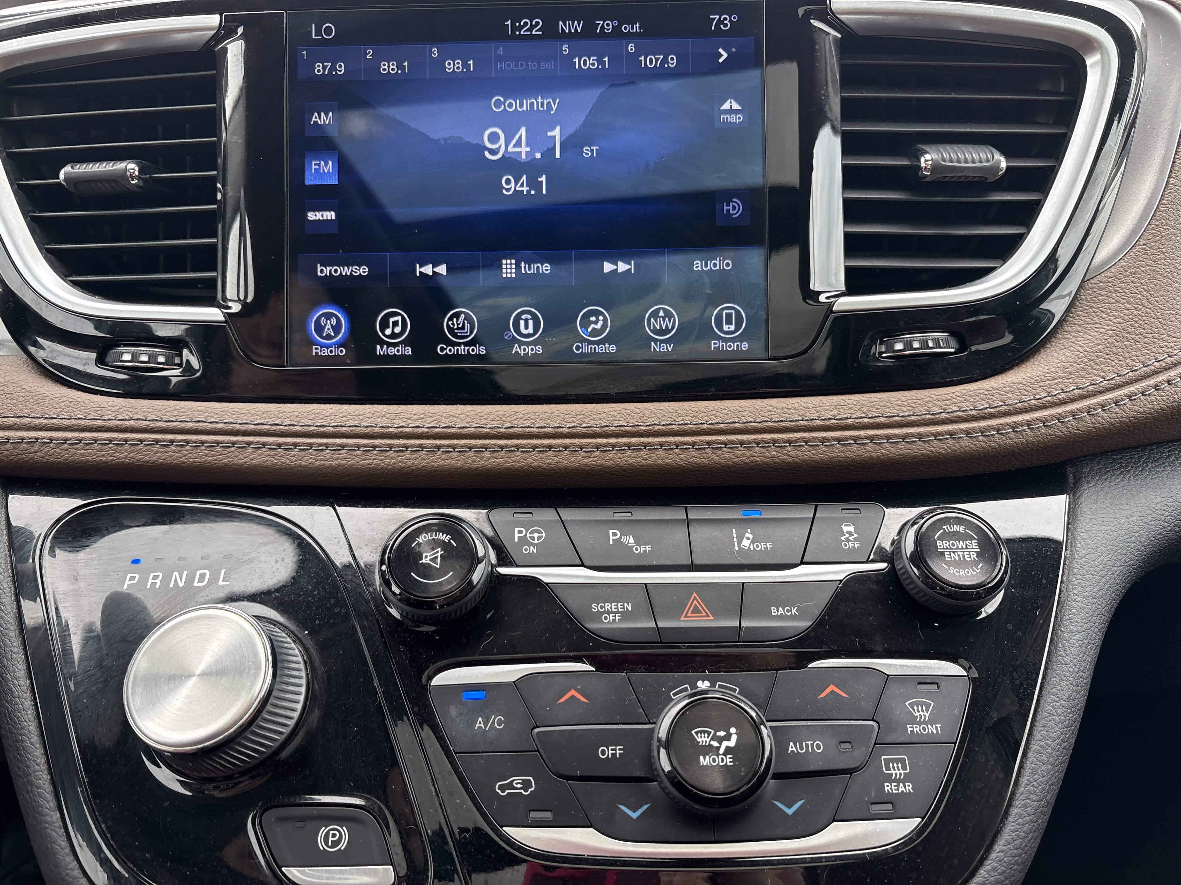 Used 2017 Chrysler Pacifica Limited FWD image 11
