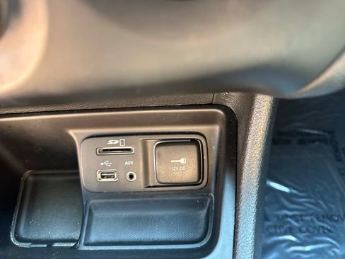 Used 2016 Jeep Cherokee Sport FWD image 17