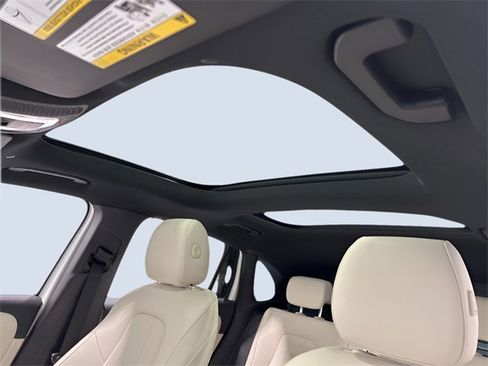 Used 2025 Mercedes-Benz GLA 250 4MATIC image 28