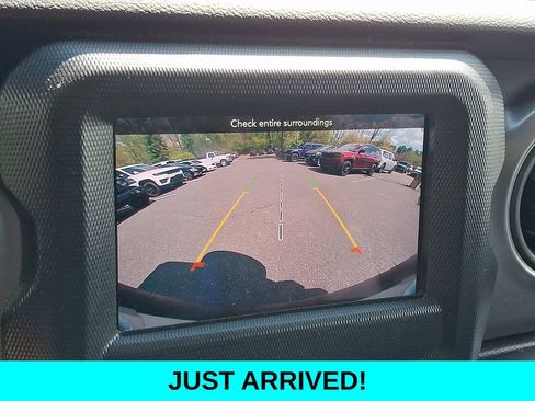 Used 2023 Jeep Wrangler Unlimited w/ Cold Weather Group image 17