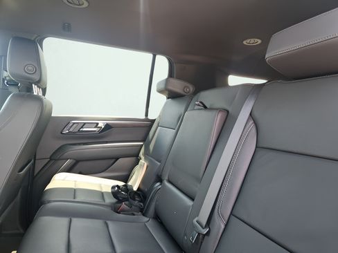 Used 2025 Chevrolet Suburban Z71 AWD/4WD image 8
