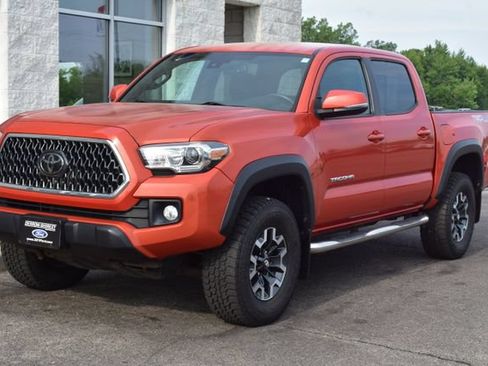 Used 2018 Toyota Tacoma TRD Off-Road w/ Technology Package AWD/4WD image 15