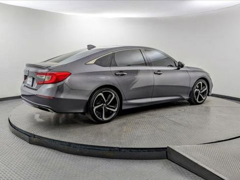 Used 2018 Honda Accord Sport image 8