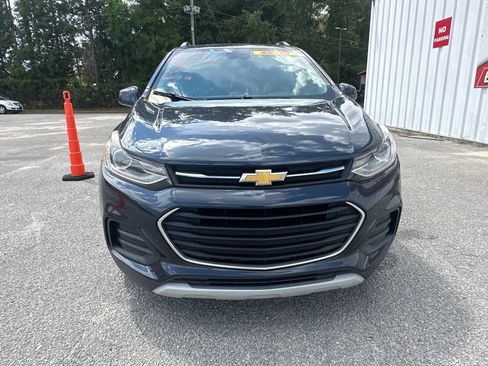 Used 2018 Chevrolet Trax LT w/ Driver Confidence Package FWD image 2